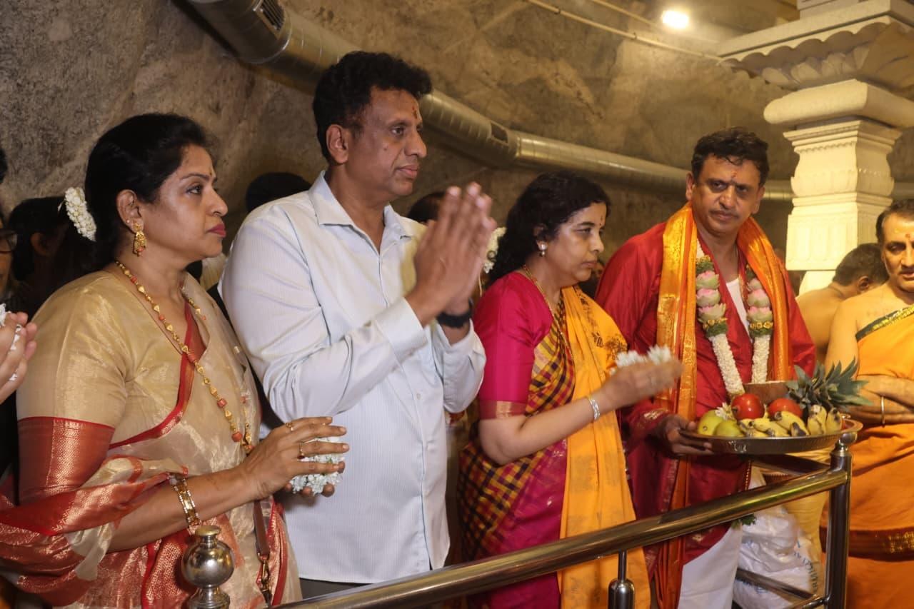 Devotees offering prayers at Kailasagiri Cave Temple