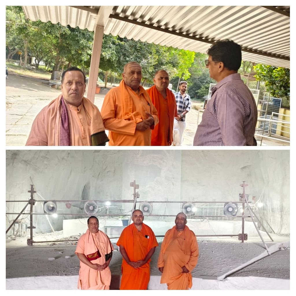 Sri Nagarajendra Swamiji and Sri Sadashiva Swamiji of Sri Sharana Sangama Matha at the temple