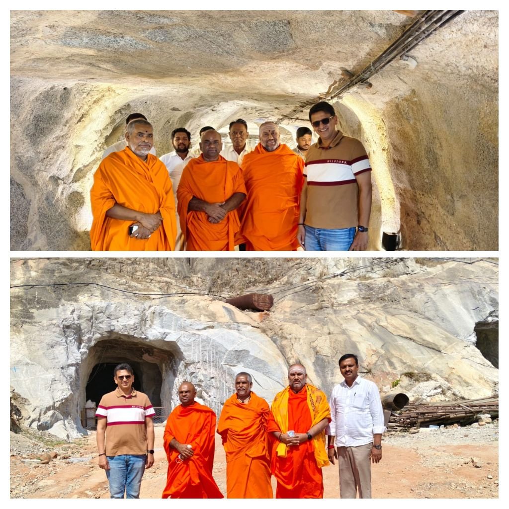 Sri Mangalanatha, Sri Shambhunatha and Sri Chandrashekharanatha Swamiji of Sri Adichunchanagiri Matha at the temple